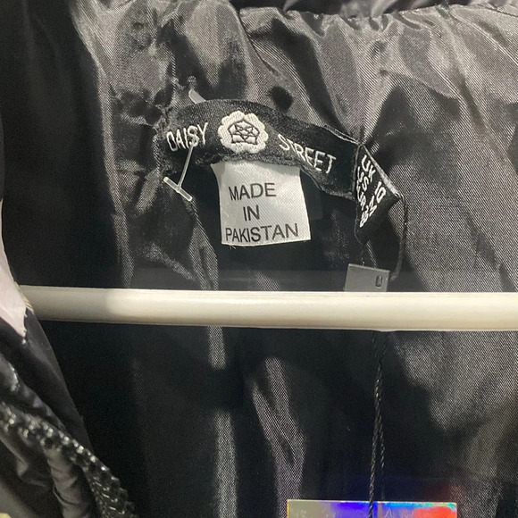 Daisy Street Plus high neck puffer jacket in black floral Size UK 10 ,US M , EUR - Picture 6 of 8